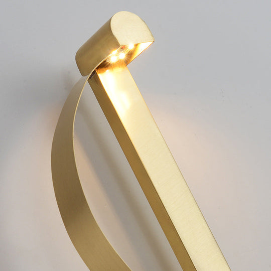 Minimalistic Brass Curve Led Wall Mount Light: Stylish Metal Sconce For Living Room
