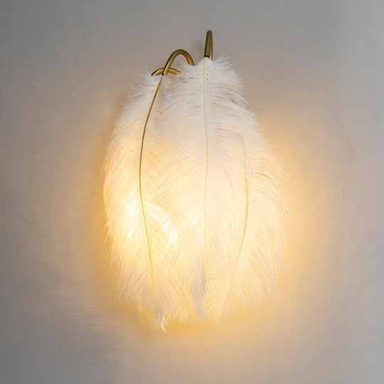 Modern Metal Wall Sconce With Feather Shade - Bedroom Lighting (2 Lights) 110V-120V / Blanco Hoja