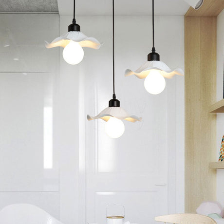 Modern 3-Head Pendant Light With Ruffled Edge In White Metallic Finish - Linear/Round Canopy / Round