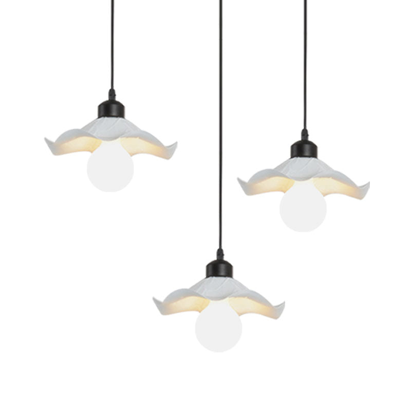 Modern 3-Head Pendant Light With Ruffled Edge In White Metallic Finish - Linear/Round Canopy