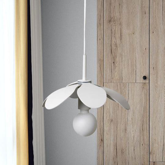Nordic Style Metal Petal Pendant Lamp With Exposed Bulb In White/Black - Perfect For Living Room