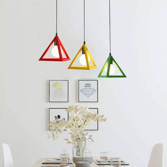 Retro Industrial Hanging Lamp With 3 Triangle Metallic Heads And Wire Guard In Black/White