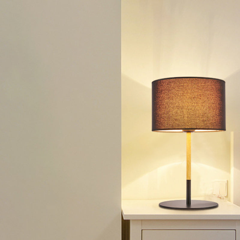Lillian – Nachttischlampe im Trommel-Stil aus Stoff im Landhausstil