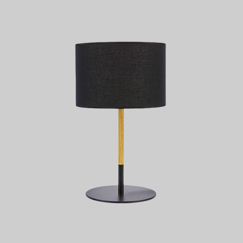 Lillian – Nachttischlampe im Trommel-Stil aus Stoff im Landhausstil