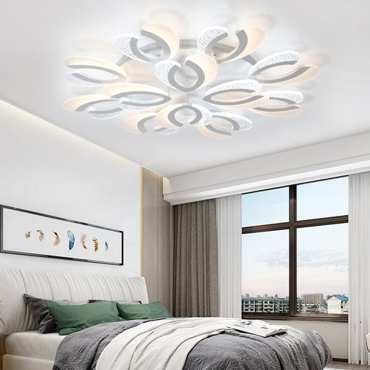 Contemporary Clear And White V - Shaped Flush Mount Led Light Fixture - Acrylic Ceiling With 4/6/9