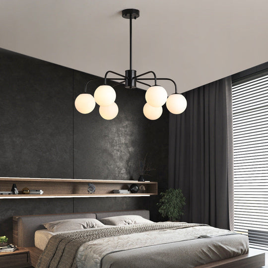Moderner Kronleuchter aus weißer Glaskugel mit radialem Design – 6/8/10 Lichter, hängende Deckenleuchte, gebogener Arm