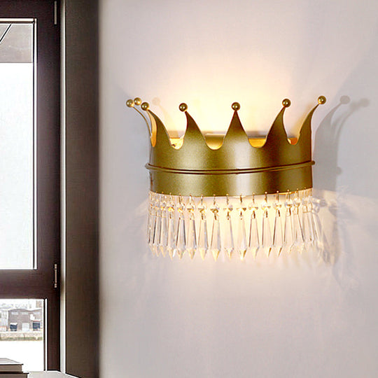 Retro Metallic 1-Head Crown Wall Sconce With Crystal Accent In Gold