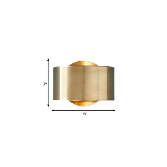 Colonial Style Gold Round Metal Wall Sconce With 1 Light - Living Room Lighting Fixture