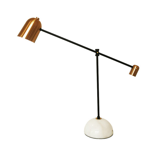 Algedi – Designer-Schreibtischlampe aus weißem Messing: Glockenförmiger Metallschirm, ausbalancierter Arm,