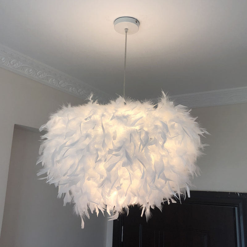 Nordische Feder-Pendelleuchte – handgefertigtes halbkugelförmiges Design, 1-flammiges weißes Hängeleuchten-Set (11"/15"/19,5" B)