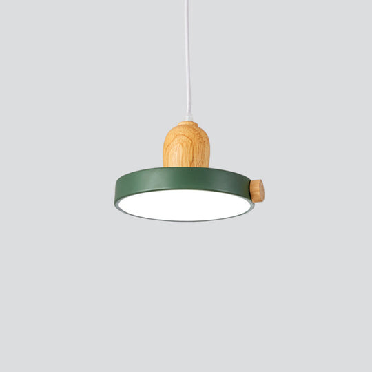 Moderne runde Hängelampe aus Metall mit 1 Pendelleuchte und Holzplatte – perfekt für das Wohnzimmer