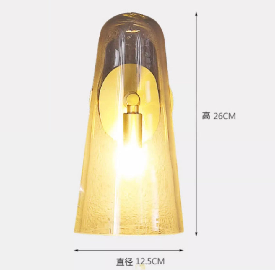 Minimalistische goldene Küchen-Wandleuchte mit kegelförmigem Schirm aus klarem Glas
