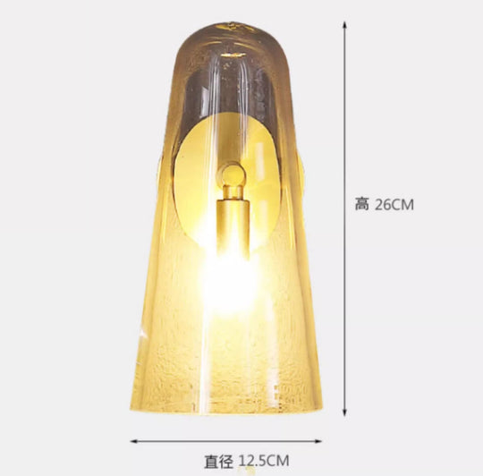 Minimalistische goldene Küchen-Wandleuchte mit kegelförmigem Schirm aus klarem Glas