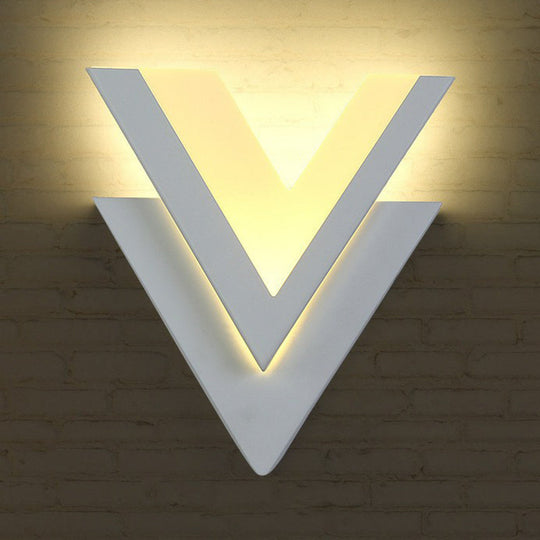 Modern V-Shaped Led Wall Sconce In White / Warm