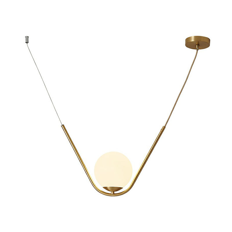 Simplicity Pendelleuchte aus weißem Glas und Gold mit Kugel-Hängedesign