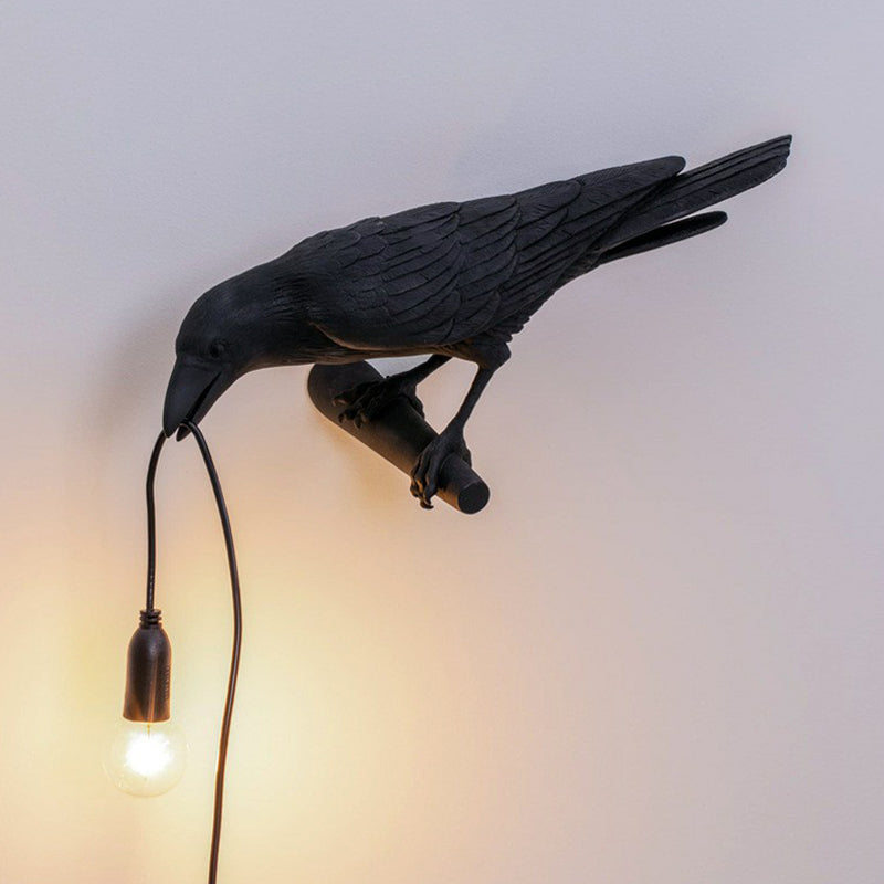 Raven Resin Wall Sconce: Artistic 1-Head Lamp With Exposed Bulb Design Black / Right