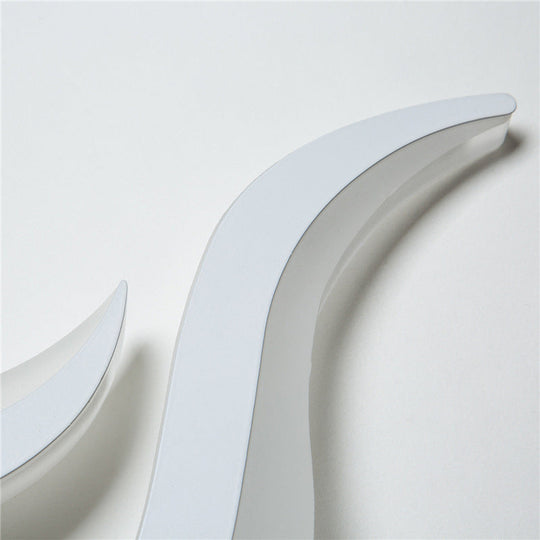 Flame Shaped Led Wall Mounted Light - Decorative Acrylic Sconce For Corridors (White)