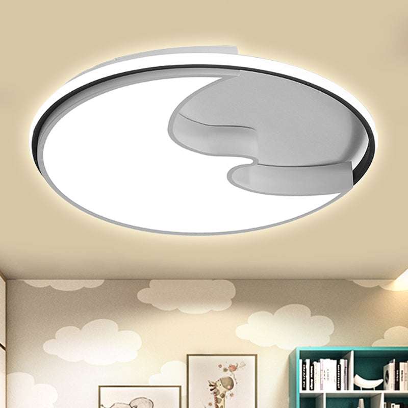 White Study Room Flush Ceiling Light With Simplistic Crescent Acrylic Lamp / 18’ Warm