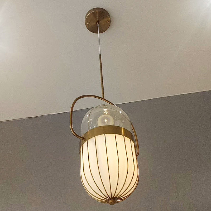 Postmoderne Pendelleuchte mit Pillenkapsel aus klarem und weißem Glas – 1-flammige Deckenleuchte für das Esszimmer in Gold