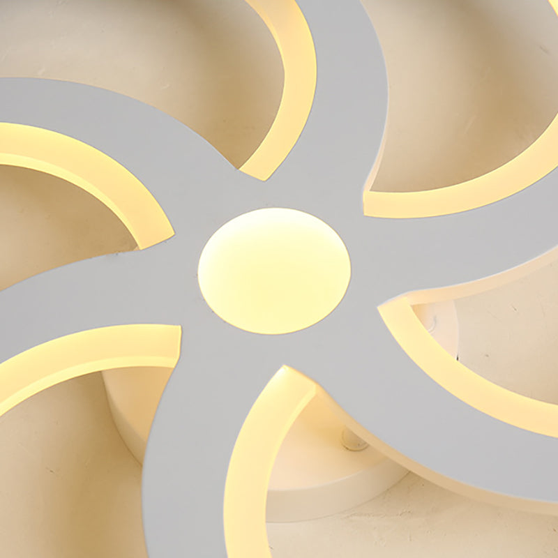 19.5’/23.5’ W Nordic Style Metal And Acrylic Led Flush Mount Light In White - Warm Glow For