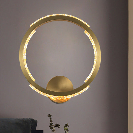 Golden Metal Wall Sconce Light For Fashionable Ambient Lighting