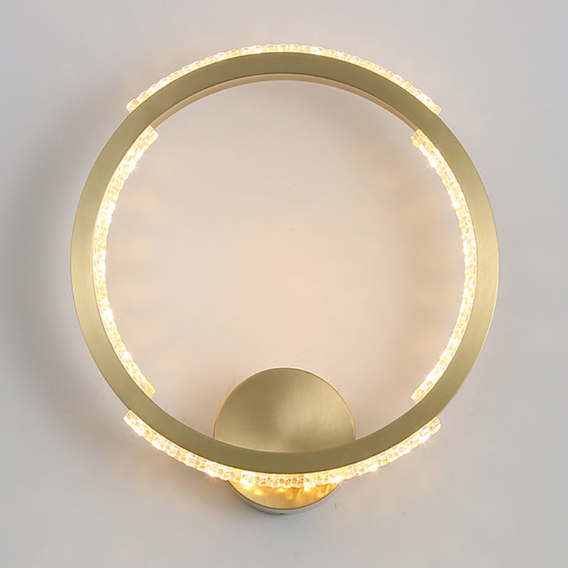 Golden Metal Wall Sconce Light For Fashionable Ambient Lighting