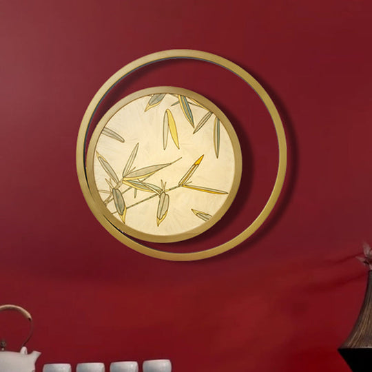 Tea House Leaf Pattern Wall Sconce In Traditional Brass Finish