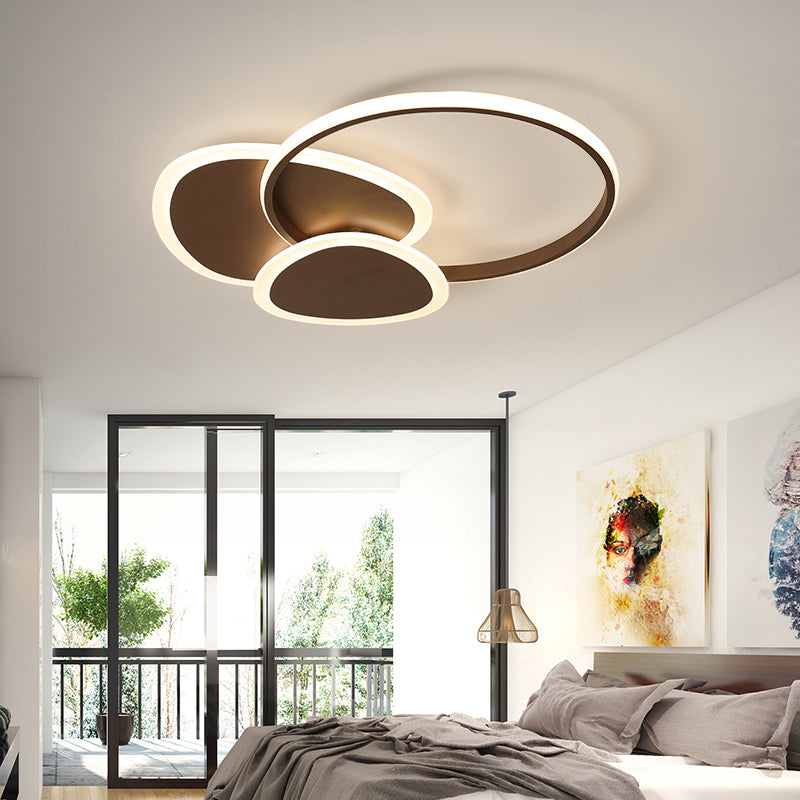 Stylish Flaky Triangle Ceiling Light: Modern Acrylic Led Flush Mount Lamp (16’/18’ W) In