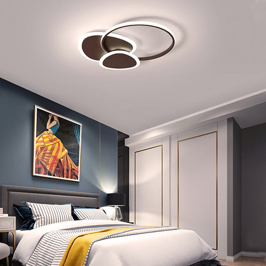 Stylish Flaky Triangle Ceiling Light: Modern Acrylic Led Flush Mount Lamp (16’/18’ W) In