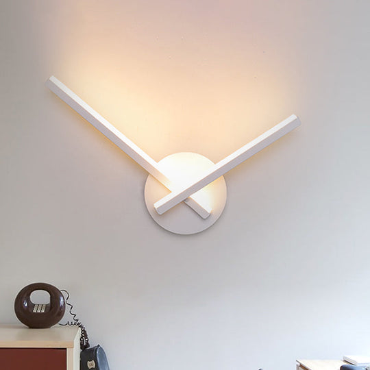 Minimalist Led Wall Sconce In Warm/White Light With Linear Acrylic Design Black/White