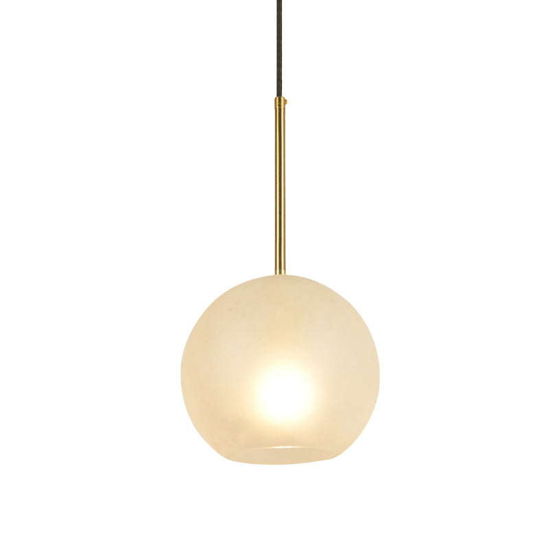 Minimalistisches Hängelampen-Set mit strukturierter weißer Glaskugel – 8"/12" breite Messing-Pendelleuchte