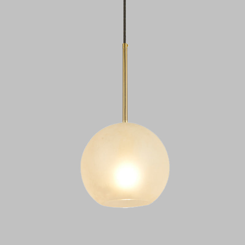 Minimalistisches Hängelampen-Set mit strukturierter weißer Glaskugel – 8"/12" breite Messing-Pendelleuchte