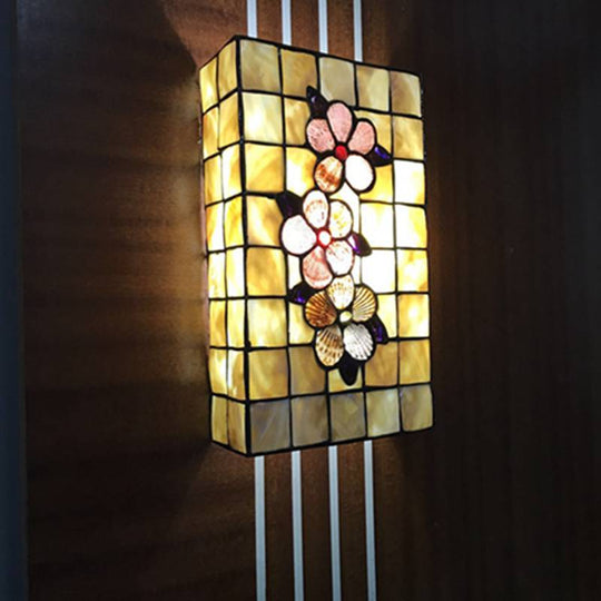 Shell Shade Wall Lighting With Tiffany Style - Beige