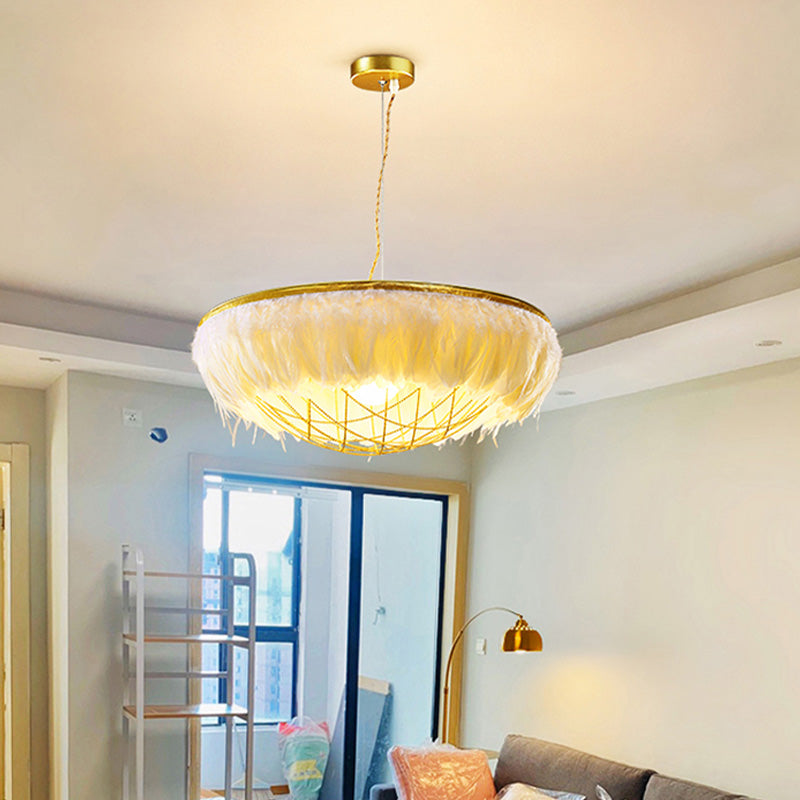 Moderner Kronleuchter in weißer Federoptik – 2-flammige Kupfer-Downlights mit Drahtkäfig, 16"/19,5"/23,5" breit