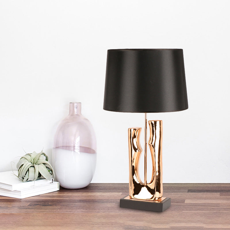 Contemporary 1-Head Black Barrel Fabric Table Light Creative Desk Lamp For Bedroom