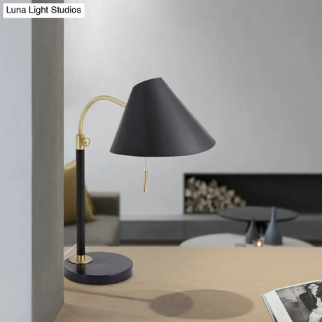 Black Flared Iron Table Lamp With Pull Chain For Study Room