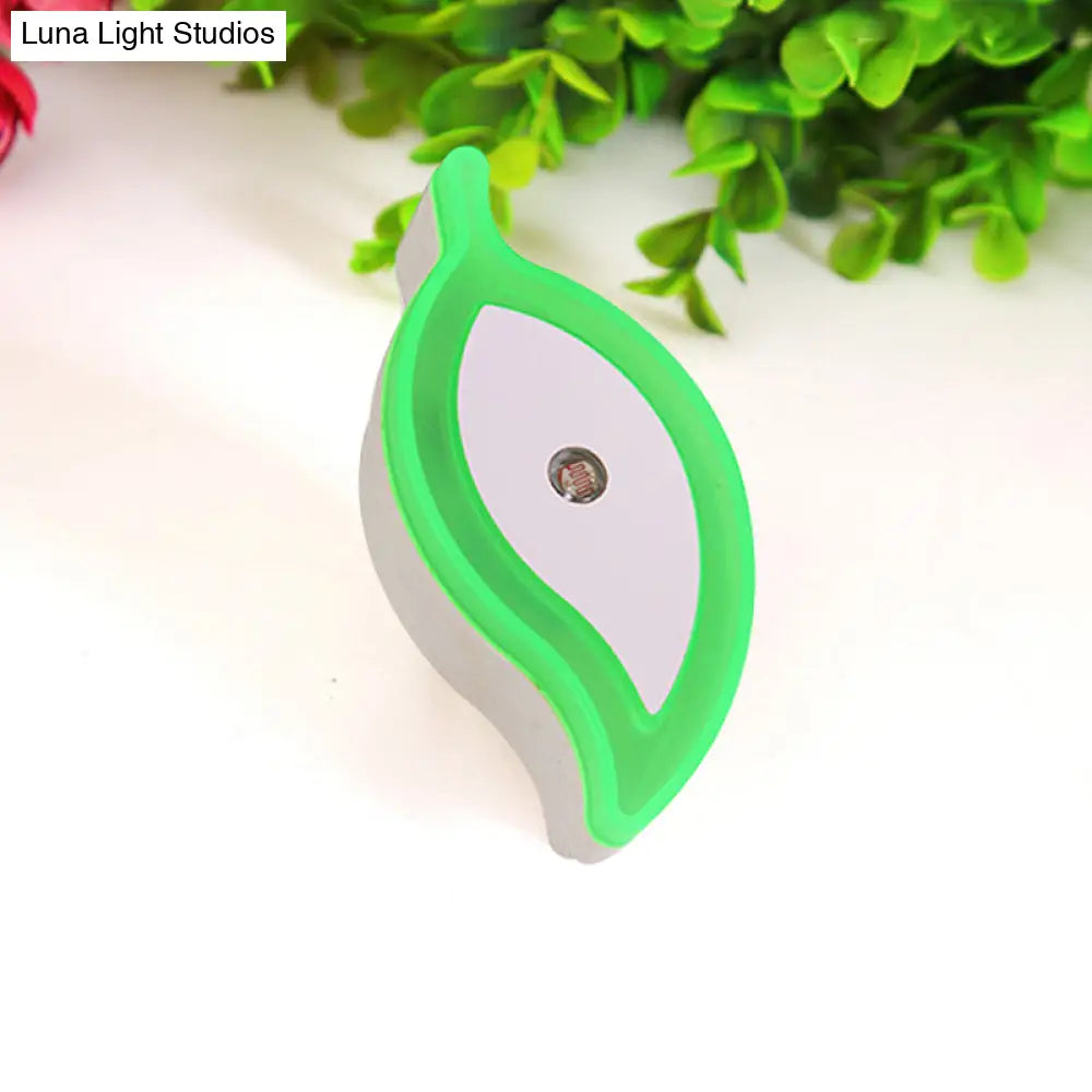 Cartoon Plug-In Led Night Lamp For Kids Room - Plastic Leaf Mini Wall Lighting In Green/Pink/White