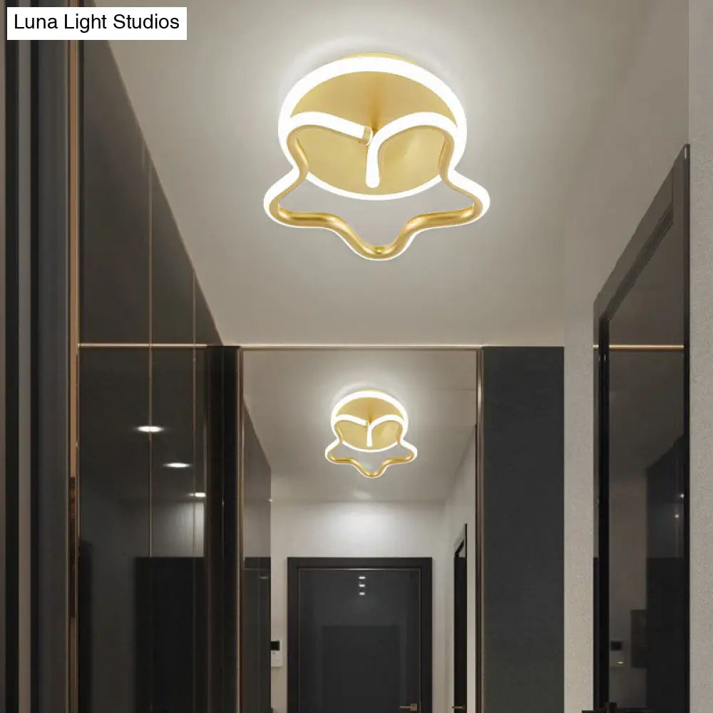 Contemporary Led Star Flush Mount Ceiling Light - Perfect For Corridors Gold / Warm