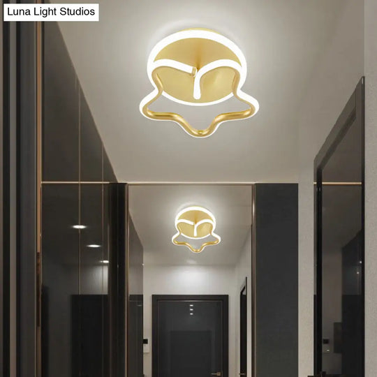 Contemporary Led Star Flush Mount Ceiling Light - Perfect For Corridors Gold / Warm