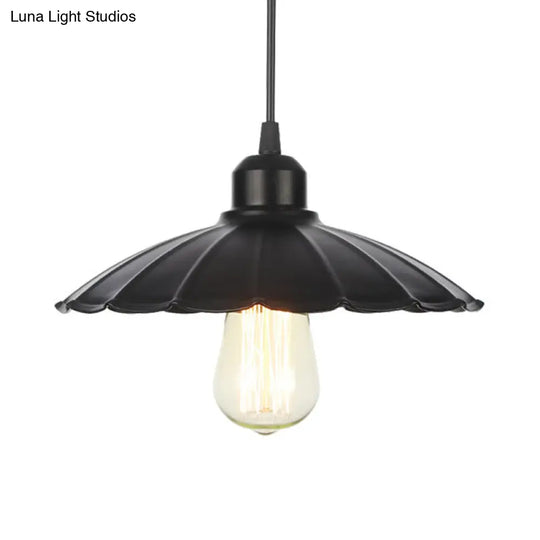 Farmhouse Black/White Pendant Light With Metal Shade