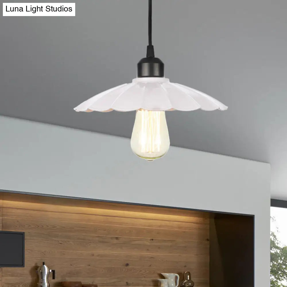 Farmhouse Black/White Pendant Light With Metal Shade