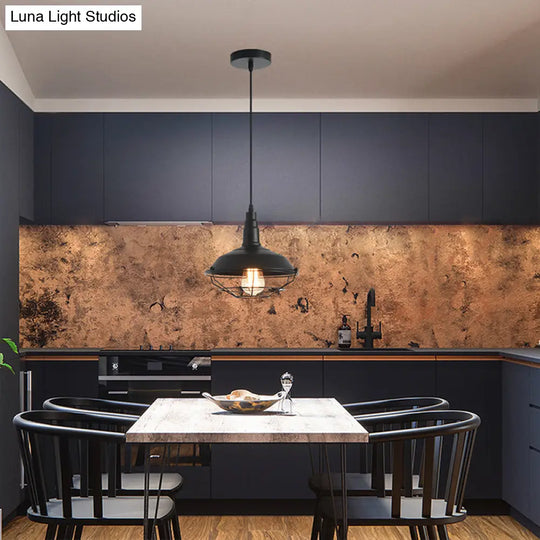 Farmhouse-Style Hanging Pendant Lamp With Tapered Cage In Barn-Shaped Black Metal
