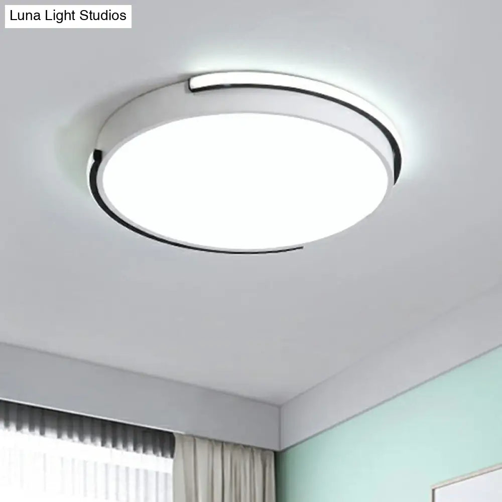 Geometric Led Ceiling Light In White - Nordic Metal Flush Fixture For Living Room / 18’ Round