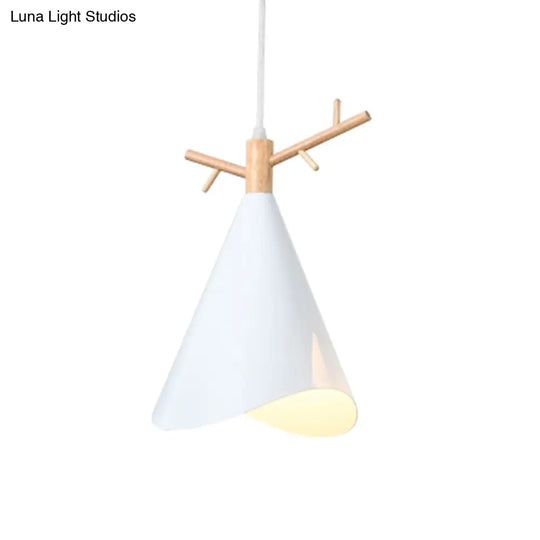 Iron Waveform-Edge Conic Ceiling Light - Nordic 1 Head Pendant (Green/Grey/White) With Wood Antler