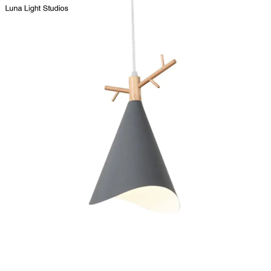 Iron Waveform-Edge Conic Ceiling Light - Nordic 1 Head Pendant (Green/Grey/White) With Wood Antler