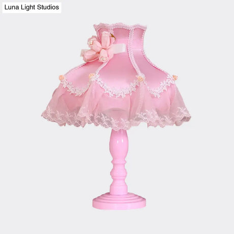 Lace Edge 1-Light Girls Bedroom Nightstand Lamp In Pink With Rose Decor - Kids Table Lighting