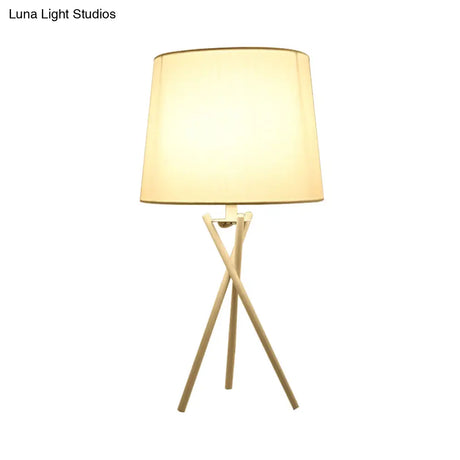 Minimalist Drum Fabric Night Light: Black/White Table Lamp With Cross-Legged Design