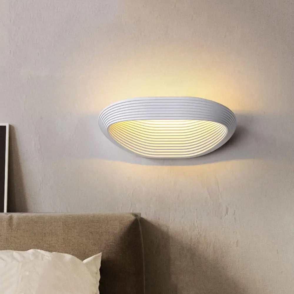 Minimalist Geometric Wall Sconce With Led Warm/White Light In White/Black Metal