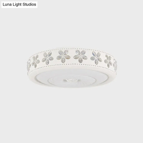 Minimalist Iron Led Ceiling Light With Flower Edge - White Circle Flush Mount For Living Room