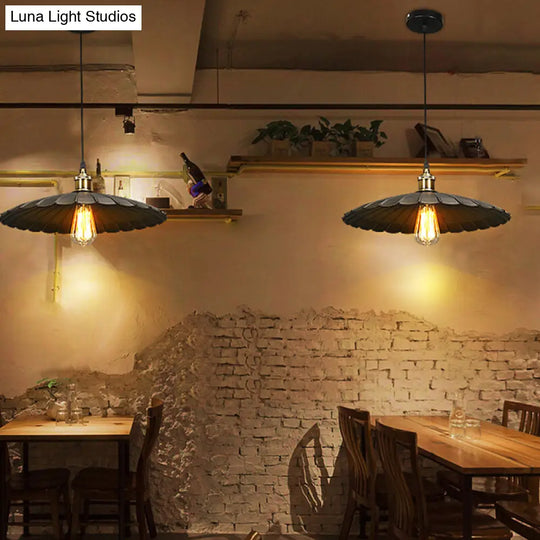 Scalloped Black Metal Pendant Light For Warehouse And Dining Room
